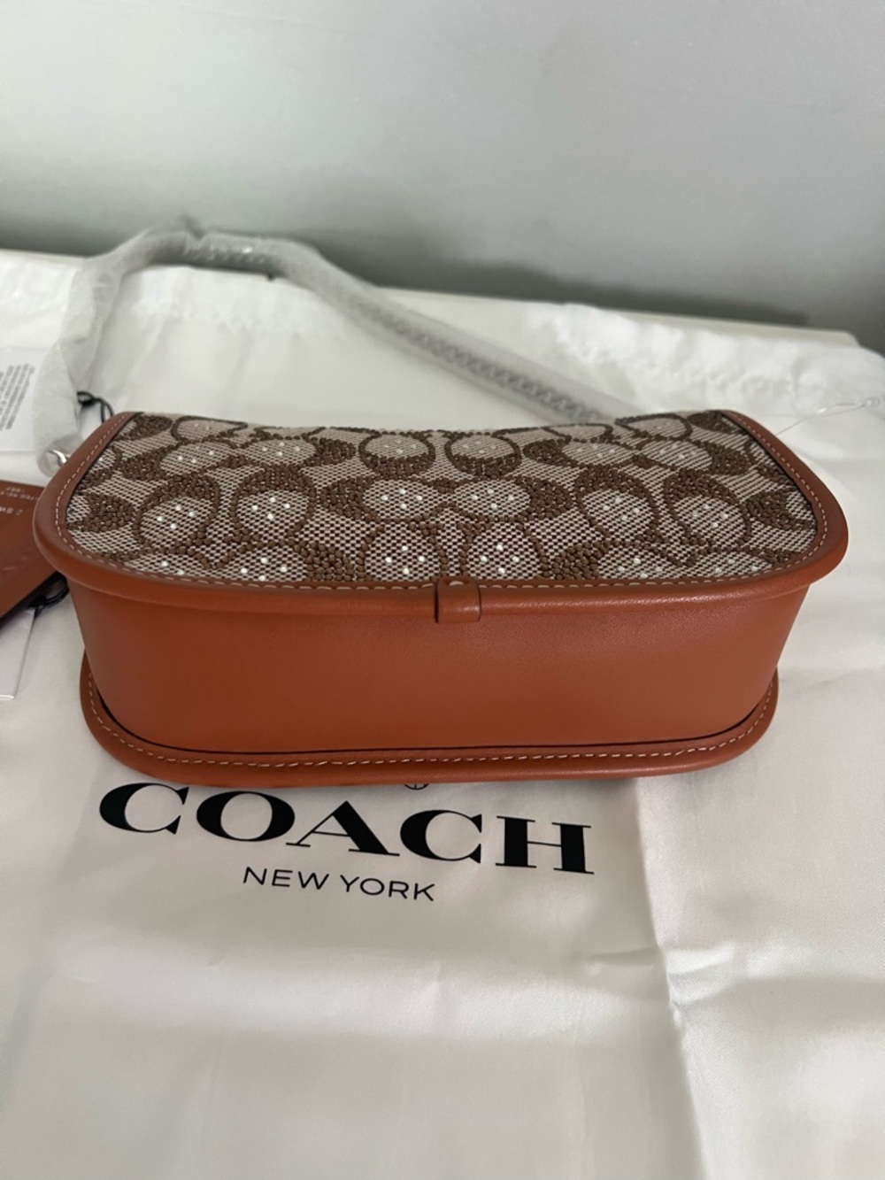 Coach Swinger Bag 20
With Chain In Crystal Signature Jacquard - Picture 8 of 8